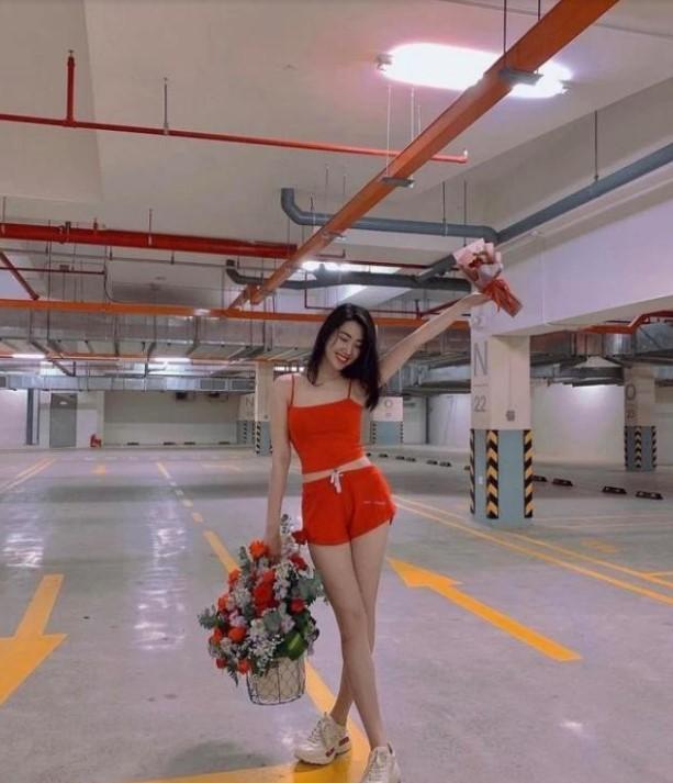 Tủ đồ hè toàn áo 2 dây croptop xinh hết nấc của Thúy Ngân-4