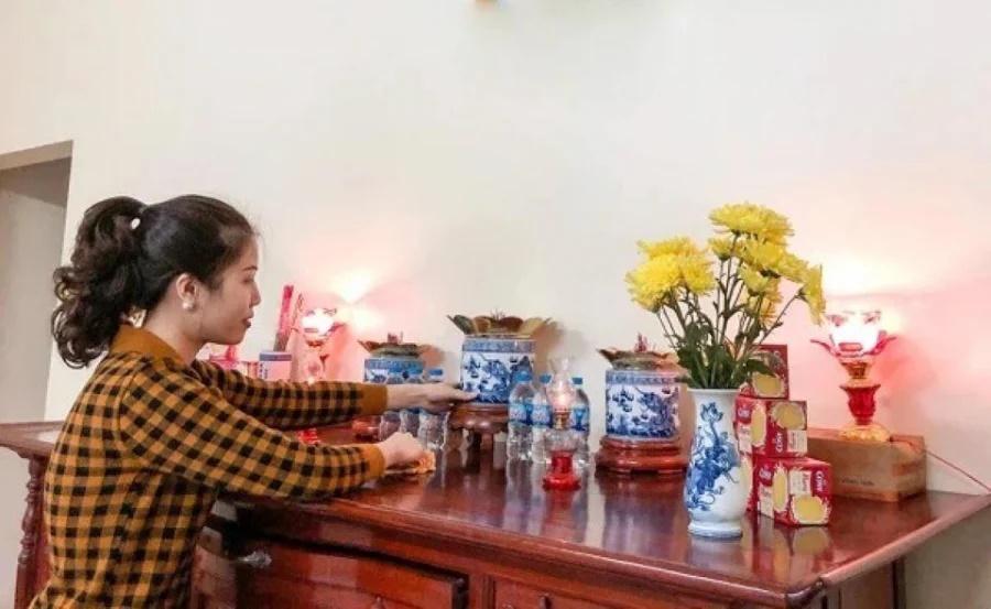 Lau bàn thờ bằng nước lã là phạm đại kỵ: Loại nước nào gia tiên hài lòng?-2