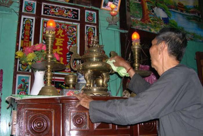 Lau bàn thờ bằng nước lã là phạm đại kỵ: Loại nước nào gia tiên hài lòng?-5