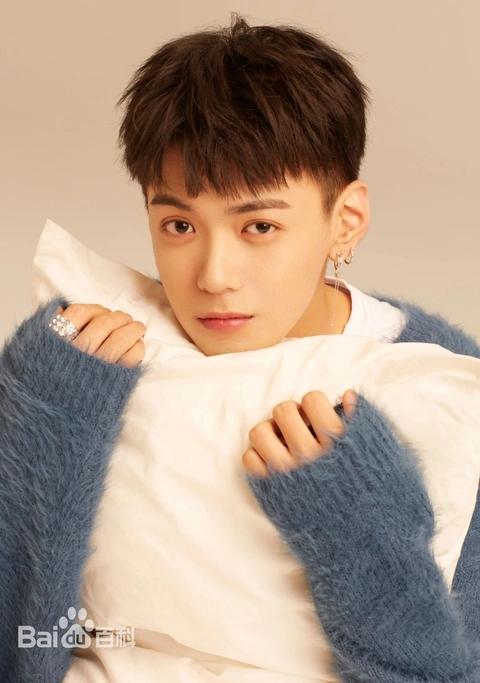 Nam diễn viên Ngô Thừa Trạch làm shipper-1