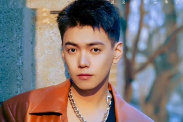 Nam diễn viên Ngô Thừa Trạch làm shipper-2