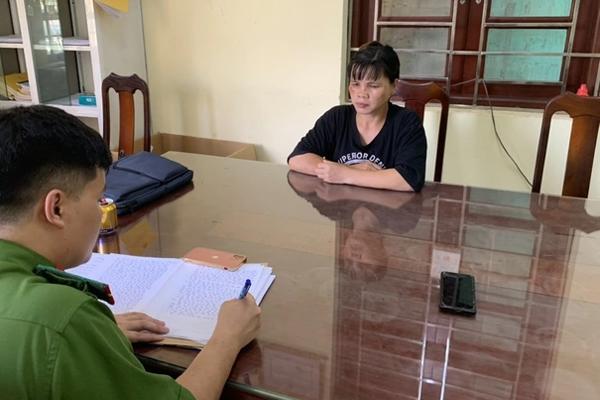 Clip: Cãi nhau, chàng trai ấn đầu bạn gái vào nồi lẩu đang sôi-2