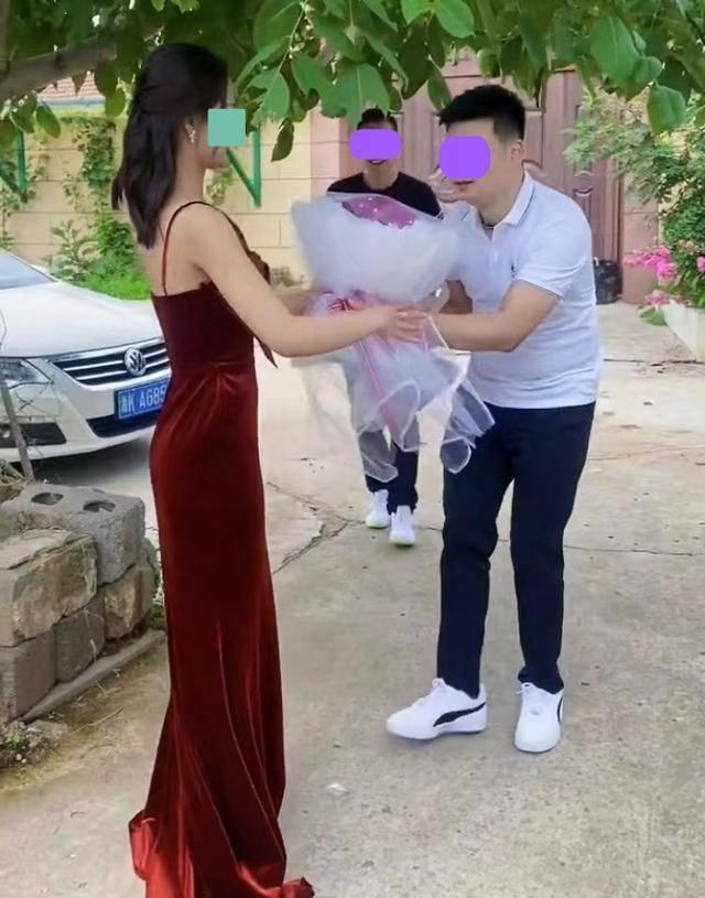 Ra mắt nhà bạn gái, chàng trai có hành động ai cũng khen nức nở-2