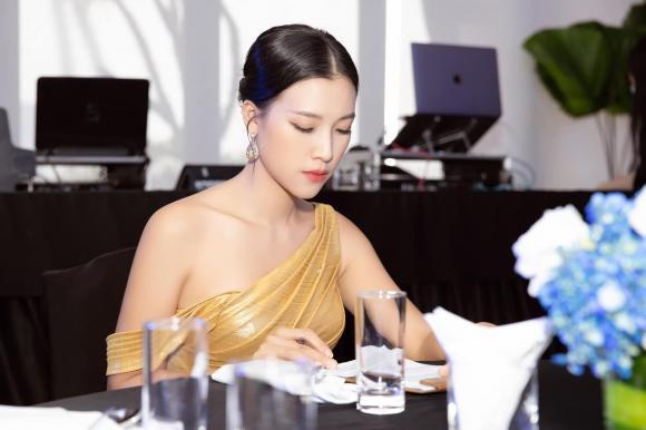 Hoàng Oanh nói về hôn nhân tan vỡ: Biết đâu ở lại sẽ đắng hơn-3