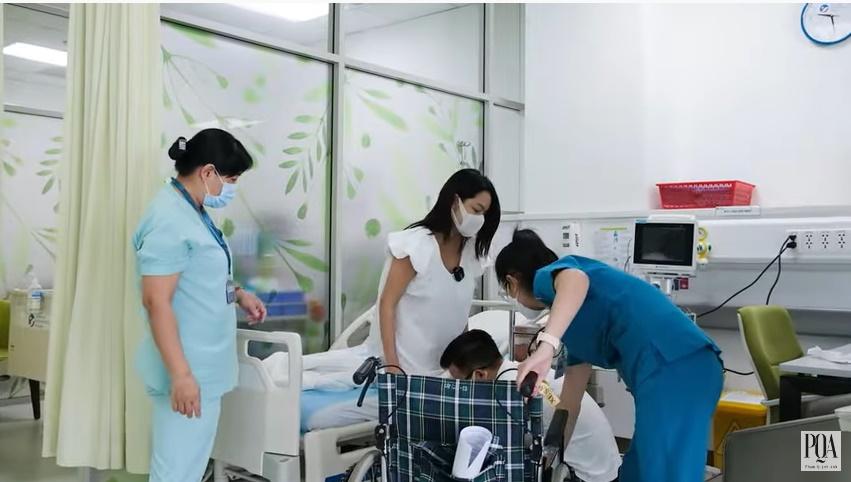 Bạn trai bí ẩn không rời một phút khi Phạm Quỳnh Anh lâm bồn-3