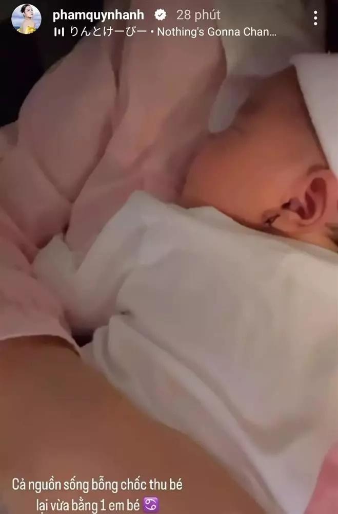 Bạn trai bí ẩn không rời một phút khi Phạm Quỳnh Anh lâm bồn-12