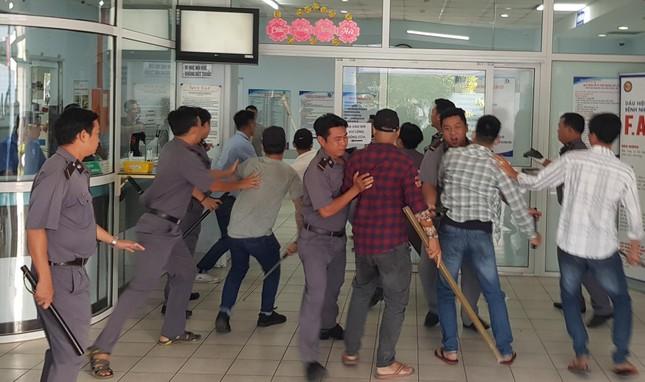 Người nhà bệnh nhân bóp cổ bác sĩ bệnh viện Nhân Dân Gia Định-1