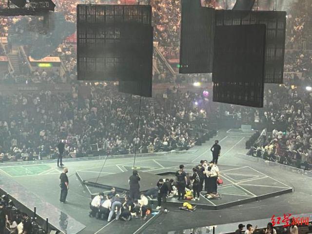 Kinh hoàng: Màn hình khổng lồ rơi đè thẳng 2 vũ công Hong Kong-5