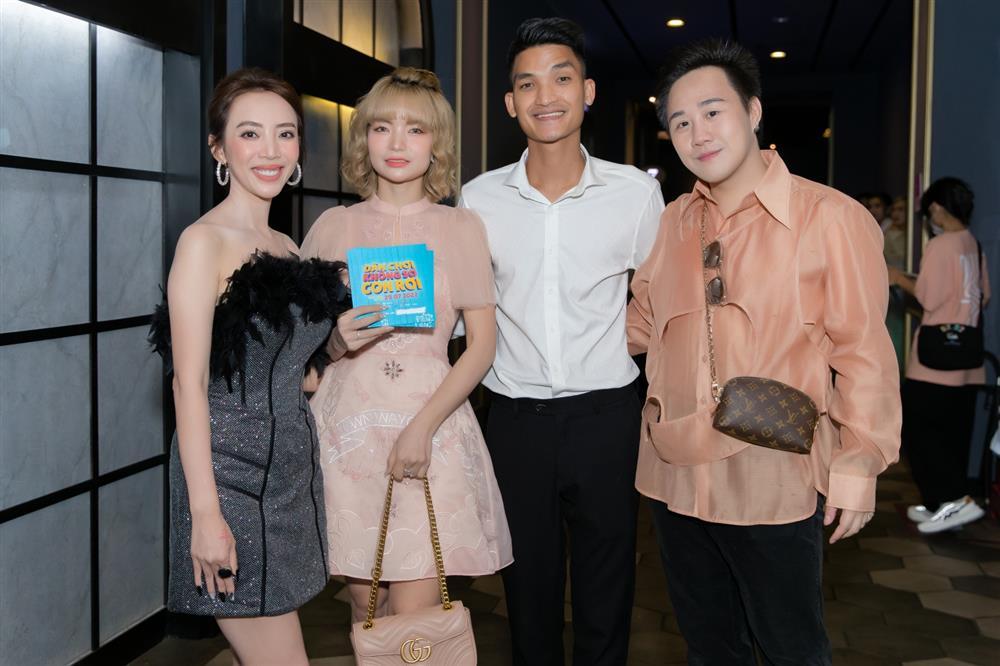 Mắt Lâm Vỹ Dạ con đậu con bay đến mừng phim Thu Trang Tiến Luật-15