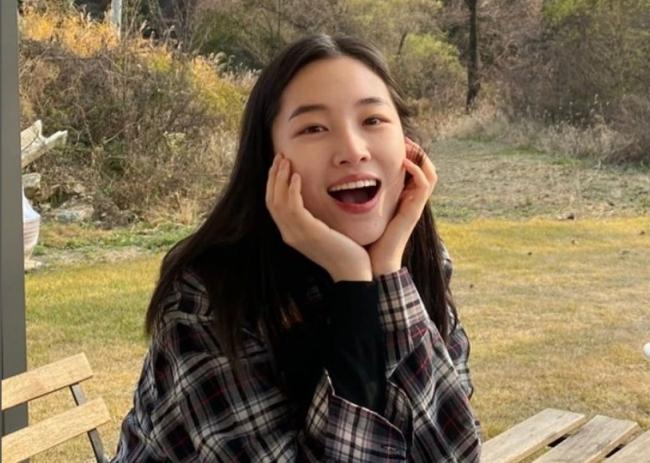 Ngoài vai chính Jung Ha In, Goo Kyo Hwan… nữ diễn viên trẻ Won Ji An thu hút sự chú ý của khán giả với tư cách khách mời. Cô vào vai Mun Yeong Ok - bạn gái Jung Hyun Min (Lee Jun Young). Cô xuất hiện chớp nhoáng ở tập thứ ba.