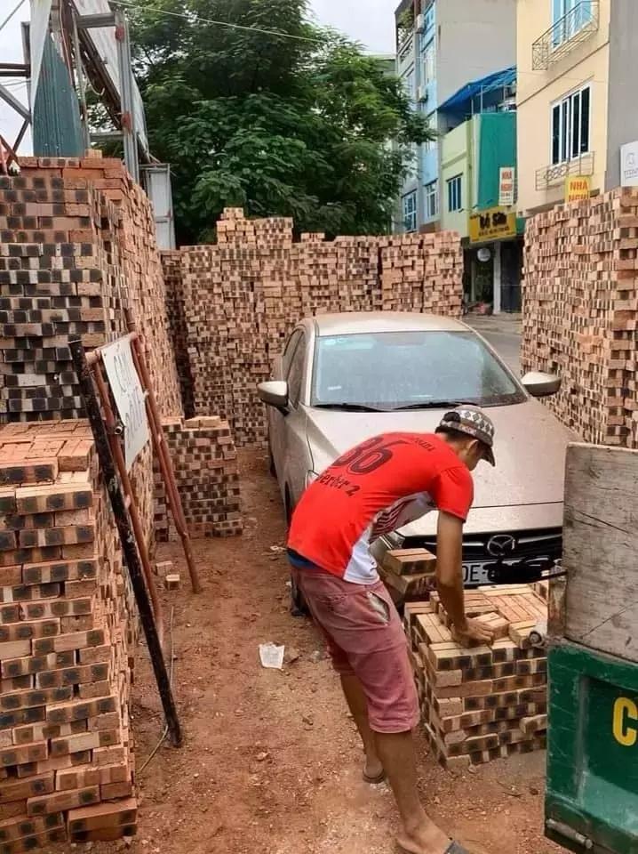 Đỗ ôtô đúng điểm tập kết rác thải, chủ xe nhận kết đắng ngắt-10