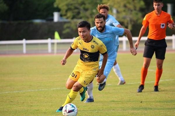 Quang Hải bắt đầu nói được tiếng Pháp, hiểu chiến thuật Pau FC-1