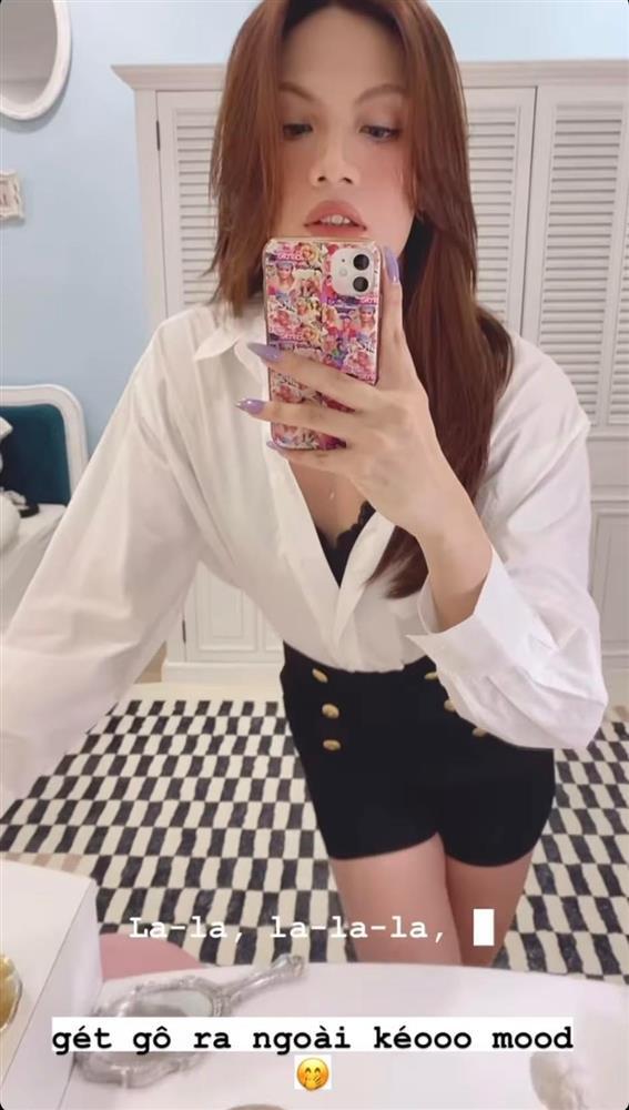 Đào Bá Lộc buông lơi cúc áo, phanh ngực lộ nội y cực sexy-2