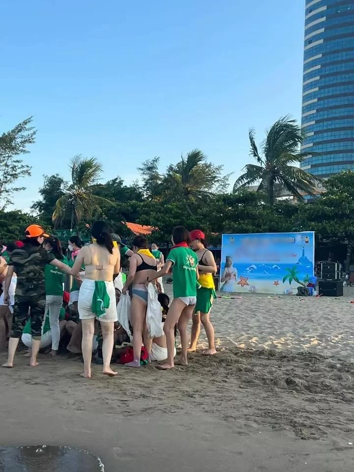 Vụ du khách trần như nhộng ở Cửa Lò: Phạt 400k, công khai xin lỗi-1