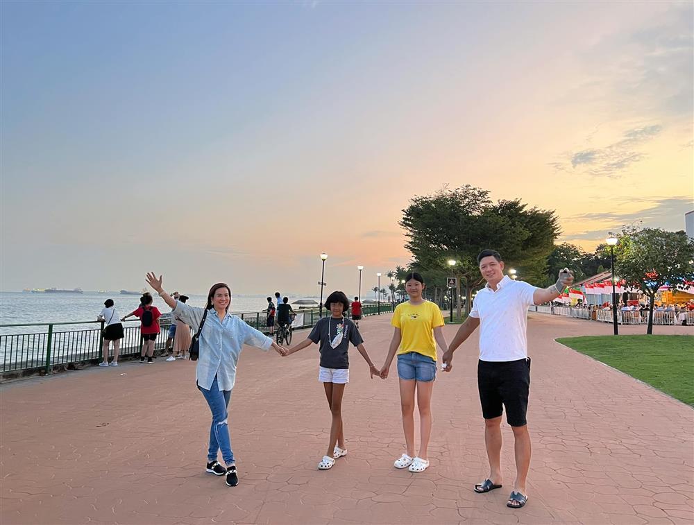 Tin showbiz Việt ngày 29/7: Wendy khoe thành tích con trai với mẹ quá cố-20