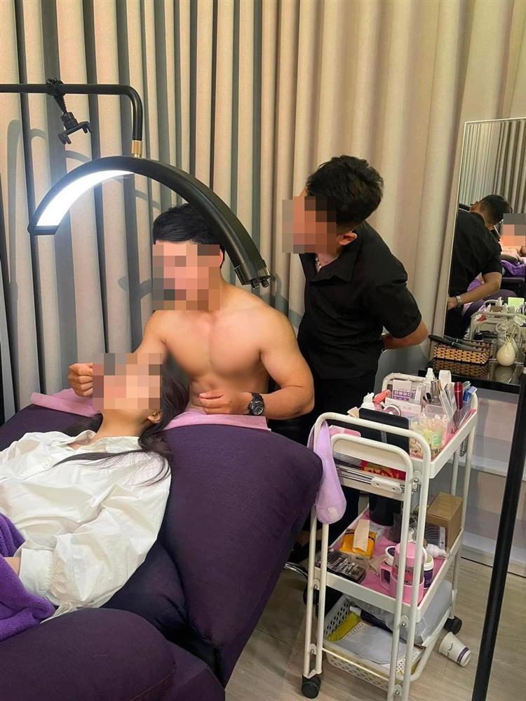 Bóc trần spa để trai 6 múi bồng bế, cho chị em sờ soạng-3