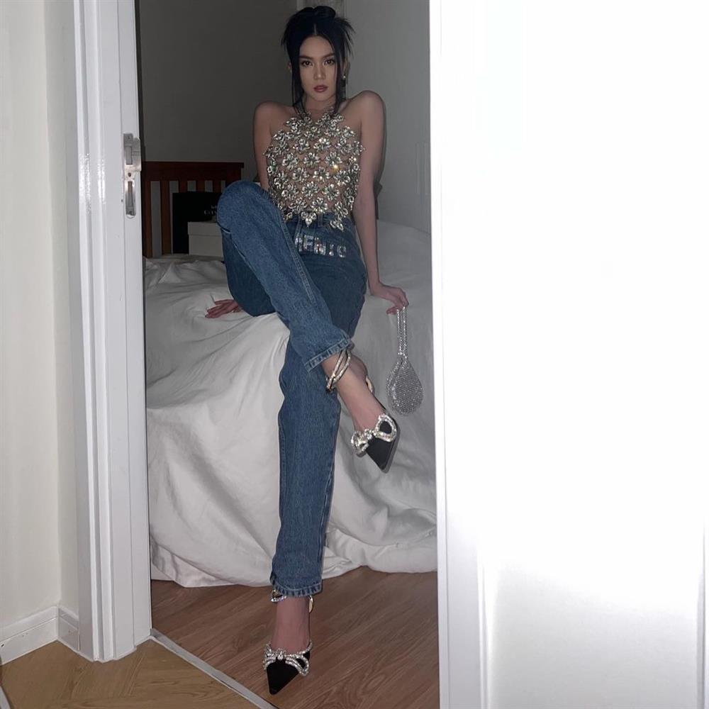 Ngọc Trinh chặt đẹp Thảo Nhi Lê với áo mặc như không-3