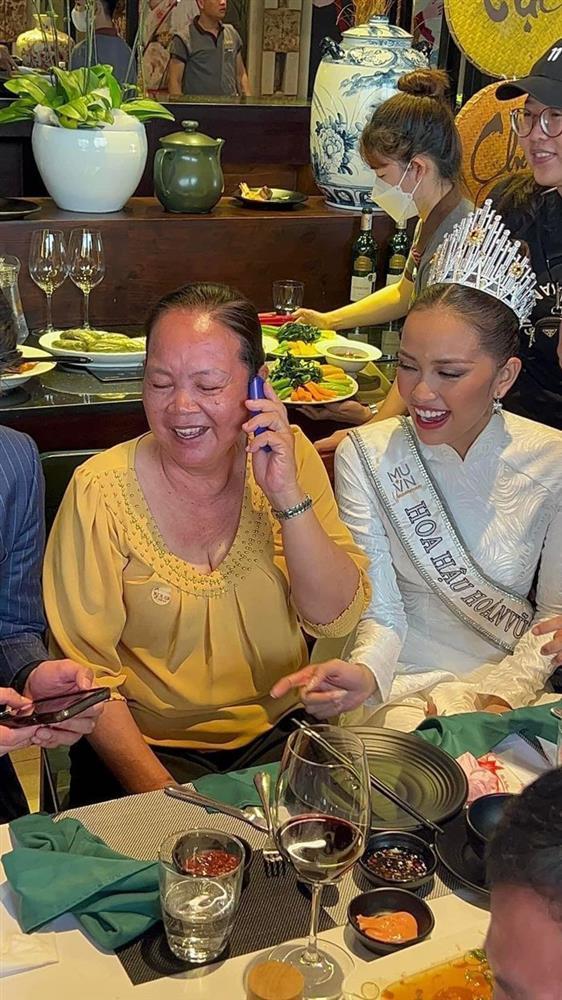 Ngọc Châu như người khổng lồ trong đám cưới người thân-7