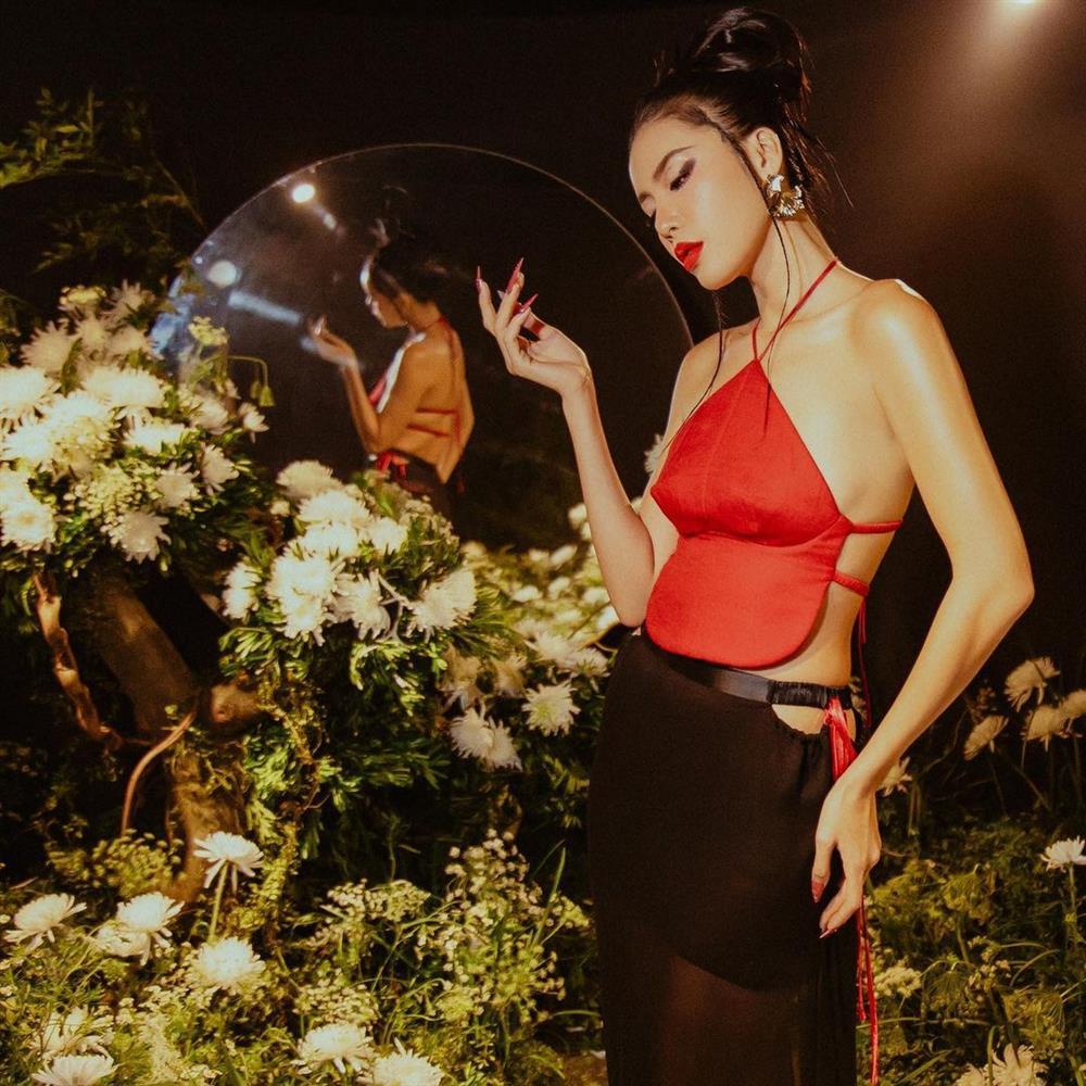 Minh Tú thả rông lộ điểm nhạy cảm vì chiếc áo gây lú-2