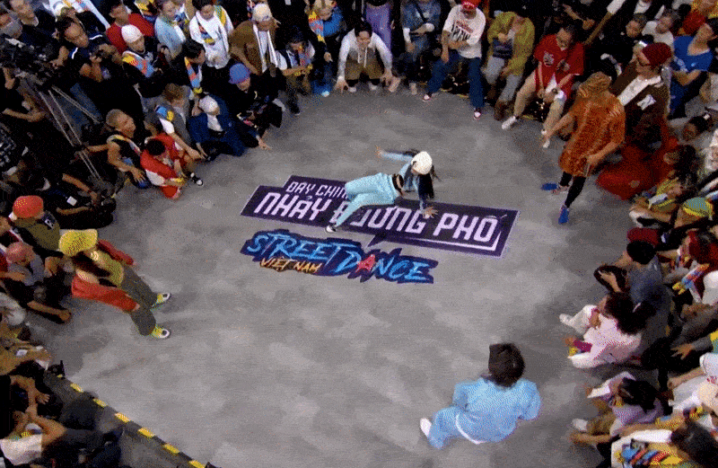 Sốc với tạo hình hết hồn à của Chi Pu ở gameshow đình đám-2