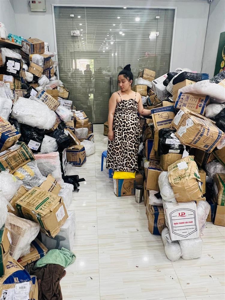 Sắp sinh, bà xã Lê Dương Bảo Lâm suy sụp vì bị bom hàng-3