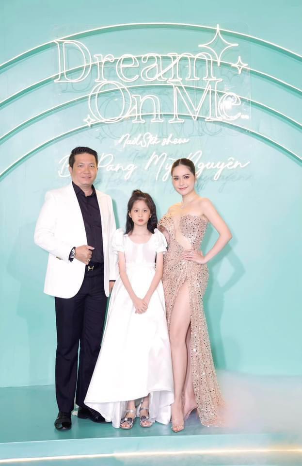 Vóc dáng cao vượt trội, sống chuẩn rich kid con gái cả Đoàn Di Băng-2