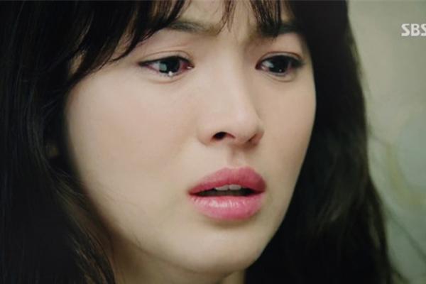 Mới về nhà chồng, nàng dâu gây bão xắn quần dọn rác đám cưới-6