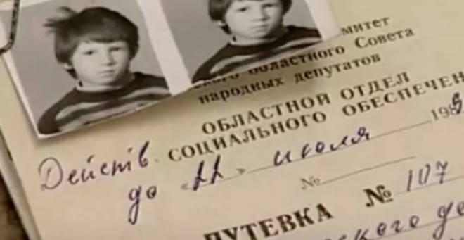 Cô gái được nuôi lớn bởi bầy chó và bi kịch đi tìm lại cuộc sống con người-1