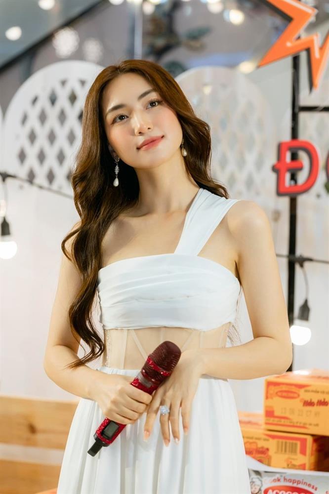 Sao Việt giảm cân: Hari Won dùng cần tây, Hòa Minzy chỉ cần nước lọc-4