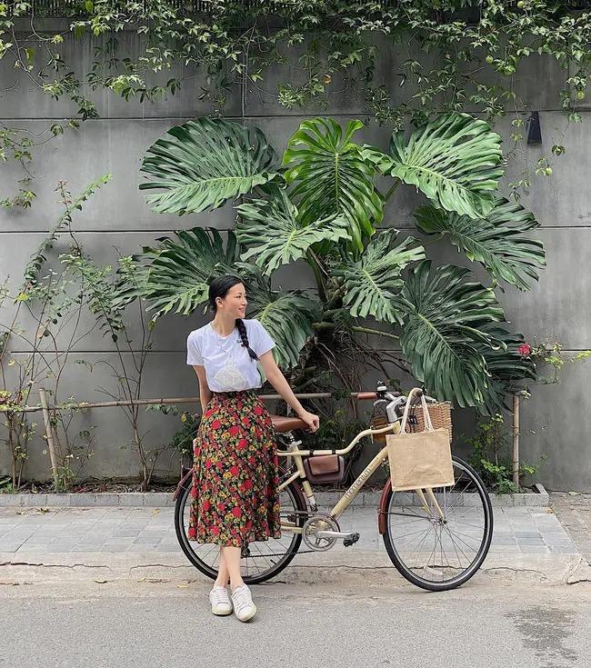 Mix đồ với chân váy hoa như 7 sao Việt, bao đẹp mà không sến!-2