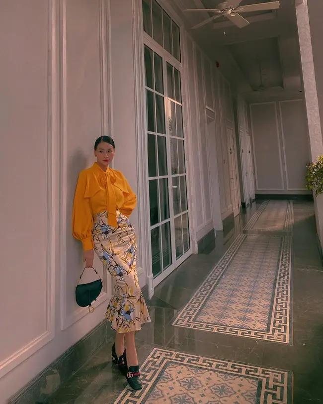 Mix đồ với chân váy hoa như 7 sao Việt, bao đẹp mà không sến!-3