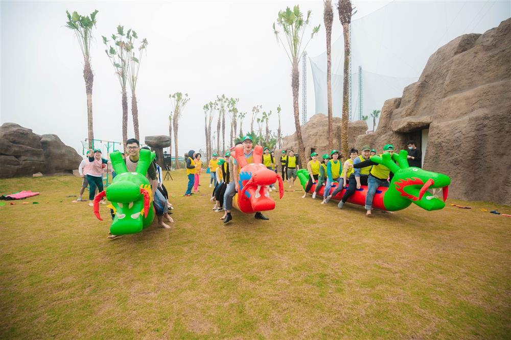 Lợi dụng trò đùa giới tính khi chơi team building-2