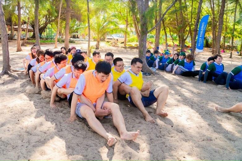 Lợi dụng trò đùa giới tính khi chơi team building-4