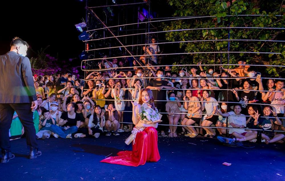 Hòa Minzy khiến dân mạng bật ngửa nhờ chiêu ăn gian đỉnh chóp-5