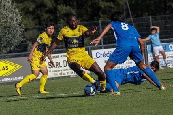 Chỉ ra sân 30 phút, Quang Hải được chấm điểm cao nhất Pau FC-3