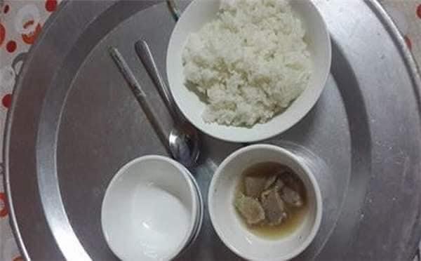 Dâu trẻ than vãn mẹ chồng nấu cơm cữ mà như cho mèo ăn-3