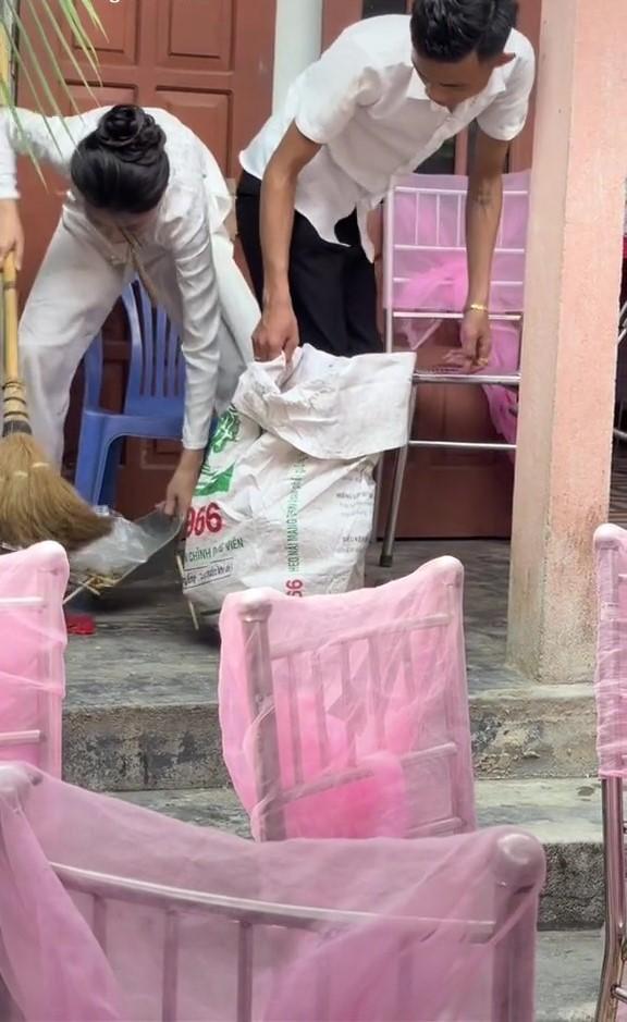 Mới về nhà chồng, nàng dâu gây bão xắn quần dọn rác đám cưới-3