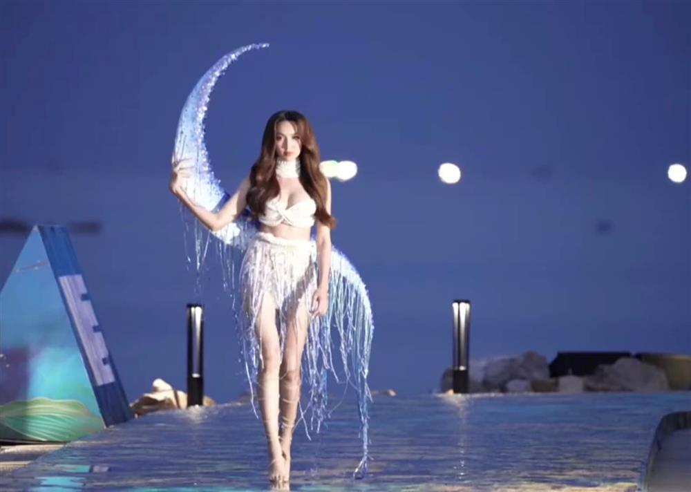 Thùy Tiên diễn vedette nhạt nhòa, lý do liệu có thể thông cảm?-3