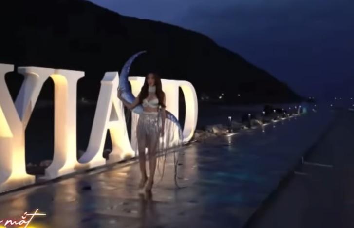 Thùy Tiên diễn vedette nhạt nhòa, lý do liệu có thể thông cảm?-7