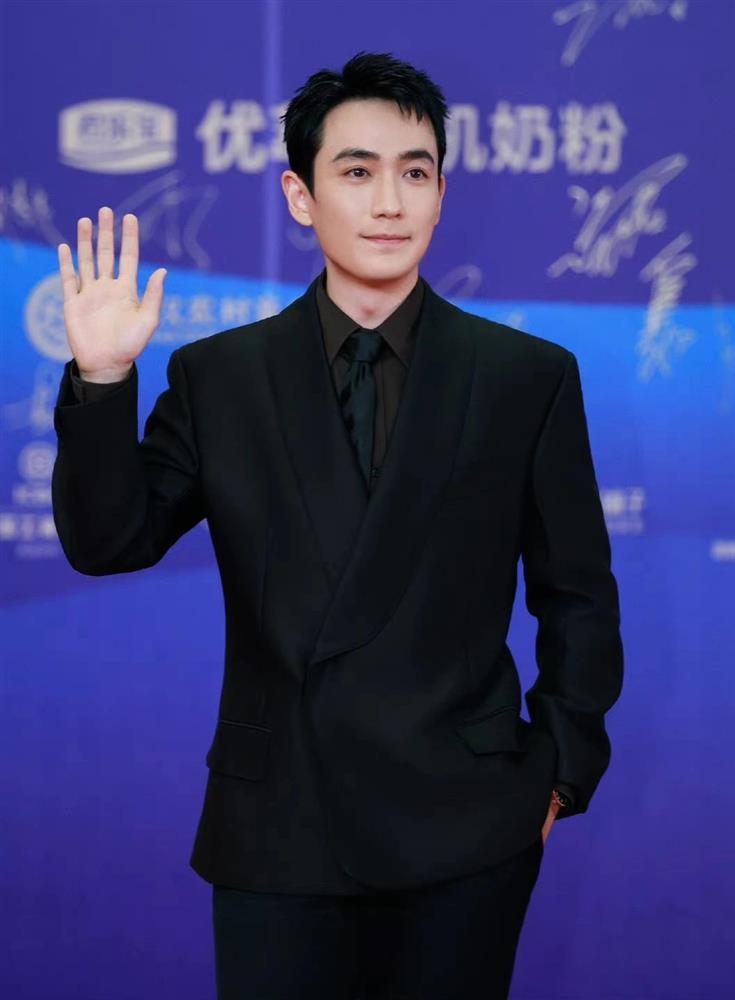 Dịch Dương Thiên Tỉ mất trắng giải thưởng sau scandal đi cửa sau-8