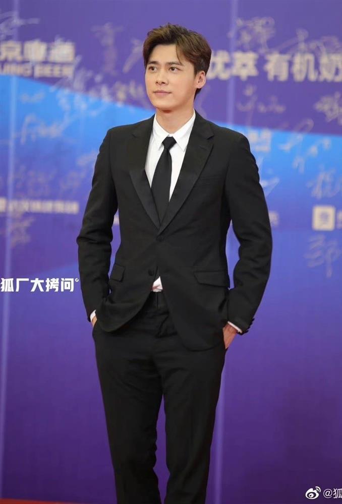 Dịch Dương Thiên Tỉ mất trắng giải thưởng sau scandal đi cửa sau-9