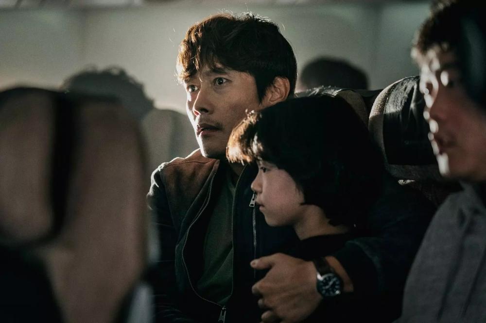 Lee Byung Hun từng bị rối loạn, hoảng sợ đến mức không thở được khi lên máy bay-5