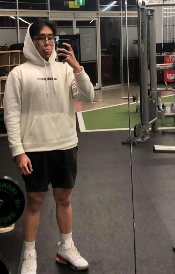 Từng nặng 120 kg, chàng trai lột xác sau 2 năm-2