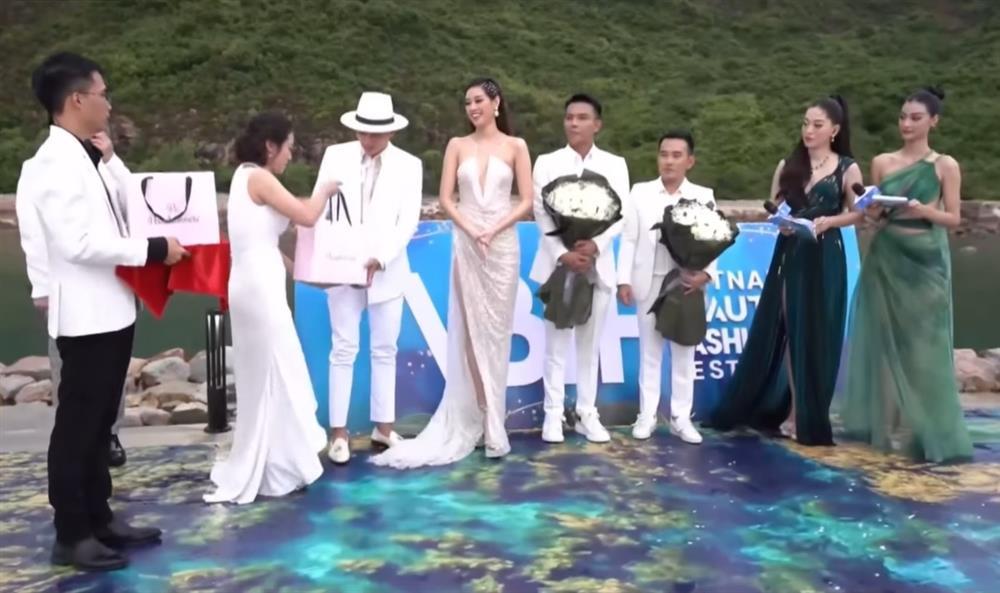 Bùi Phương Nga họa mặt xu cà na, 1m72 mà như cái kẹo-3