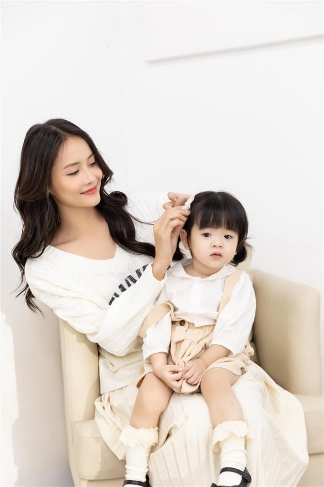 Á hậu Vbiz công khai con gái 2 tuổi, ai nấy ngỡ ngàng - ngơ ngác-3