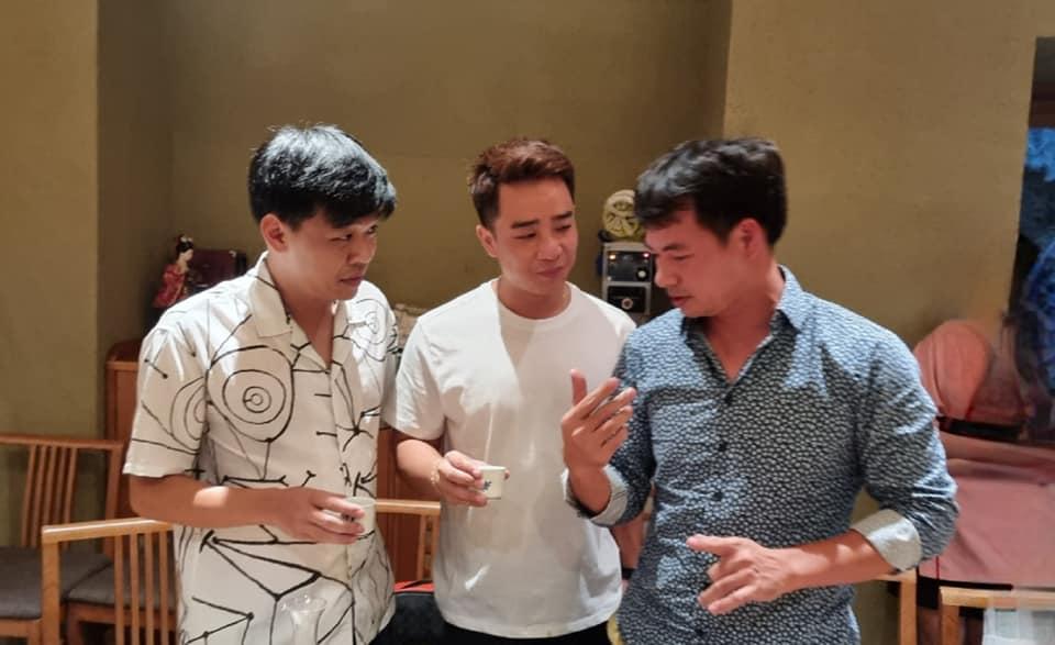 Tin showbiz Việt ngày 31/7: Con trai Hoàng Oanh ra dáng soái ca nhí-11