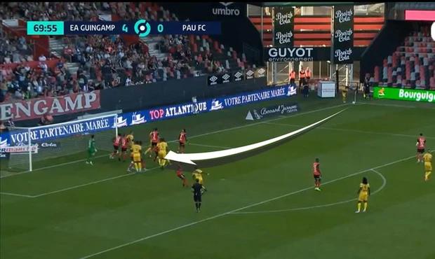 Chỉ ra sân 30 phút, Quang Hải được chấm điểm cao nhất Pau FC-2