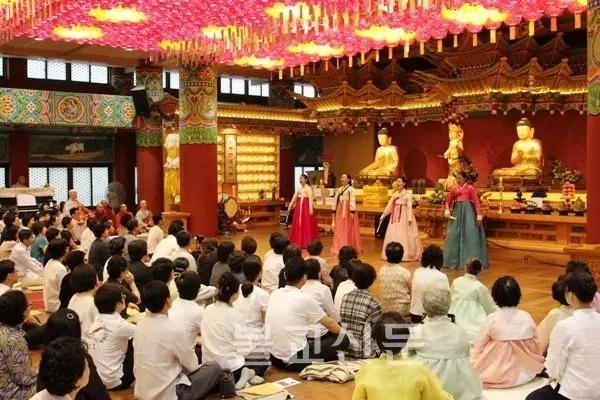 Lướt qua phong tục tháng cô hồn độc đáo vòng quanh châu Á-1