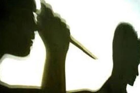 Nhắc anh tắt nhạc đi ngủ, em trai bị đâm chết