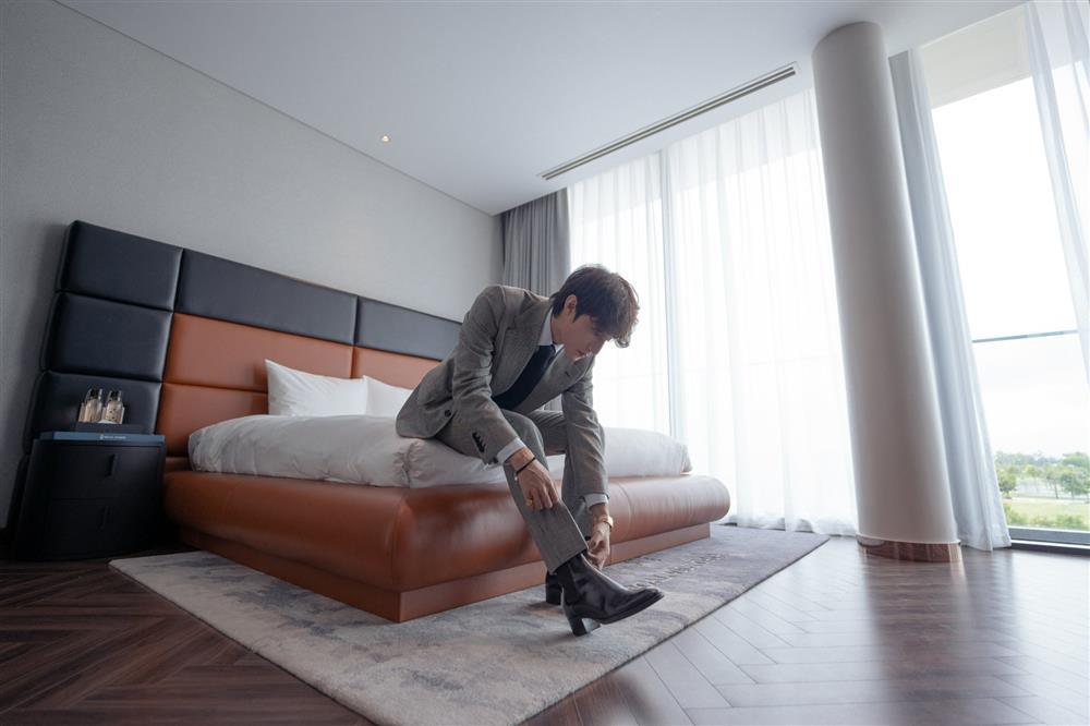 Sơn Tùng M-TP đi giày độn cao mà vẫn bị chê một mẩu-4